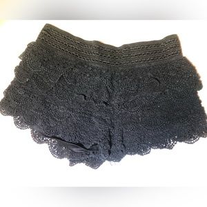 REWIND frilly shorts